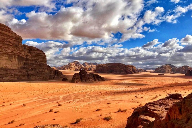 4 Days tour Petra & Wadi Rum Tour from Aqaba Airport - Day One: A Gentle Start in Aqaba