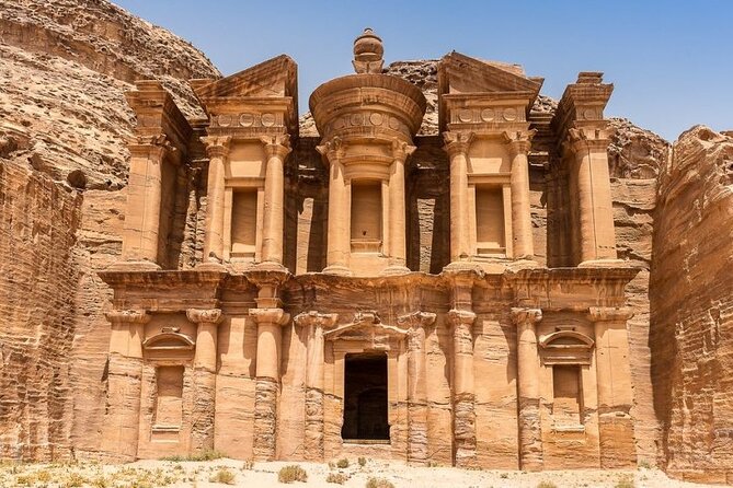 6-Day Private Guided Tour to Discover the Jordan Jewels - Day 4: Entering Petra Through the Siq