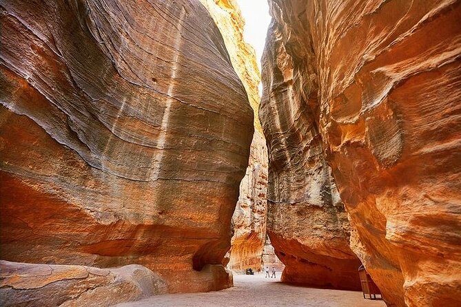 8 Days Jordan Tour: Petra, Wadi Rum, Aqaba - A 2.5-hour walk through Dana Nature Reserve