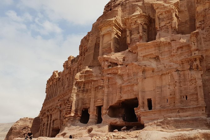 Amman and Aqaba airport lift to Petra and Wadi Rum - What the airport pickup is like