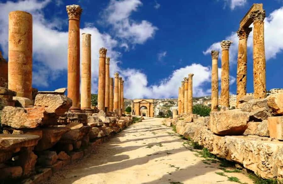 Amman City Tour From Amman - Al Balad and Al-Husseini Mosque: Amman at street level