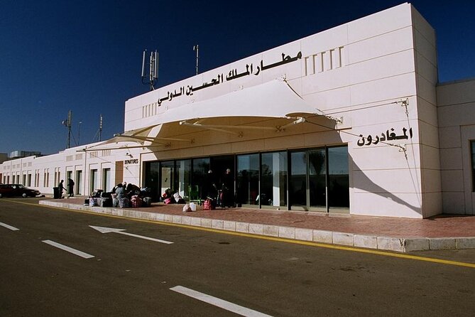 Aqaba Airport Transfer to Petra - Choosing between a car, minivan, or bus