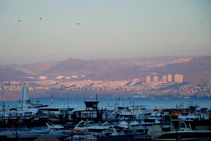 Discover Aqaba in Style: A 3-h City Tour by Car with meal - From the corniche to the Red Sea