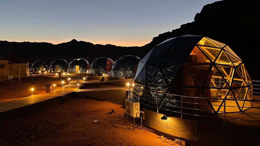 From Jerusalem: Petra, Wadi Rum & Aqaba 2-Day Glamping Tour - Spending the night in Bedouin glamping