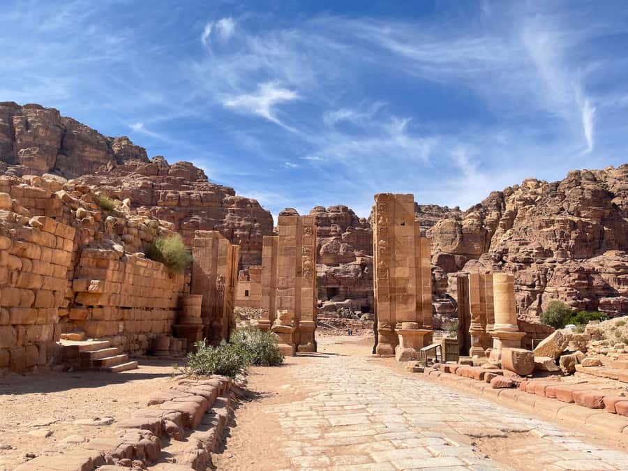 From Tel Aviv: Guided Day Trip to Petra with Lunch - Lunch and the pace inside Jordan