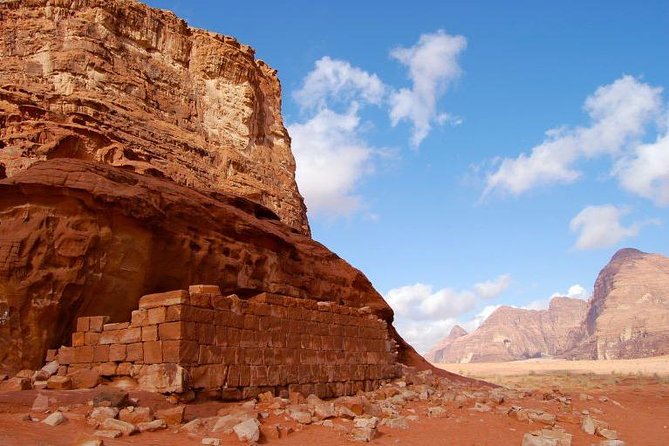 Full-Day Jeep Safari "Wadi Rum Highlights!" w/ Bedouin Lunch - A Bedouin lunch, with the option of eating in a cave