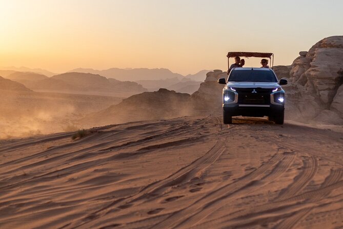 Full Day Jeep Tour + Night Under the Stars - Mushroom Rock and a lunch cooked over fire