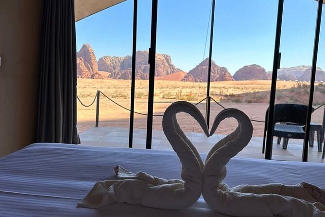 Full-Day Jeep Tour & Sleep in Luxury Tent with private Bathroom - Mushroom Rock and the natural arches