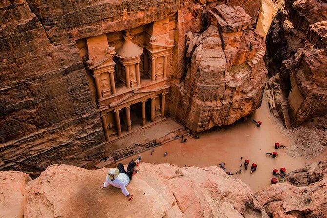 Full-Day Petra Historical Tour From Amman - Entering Petra through the Siq