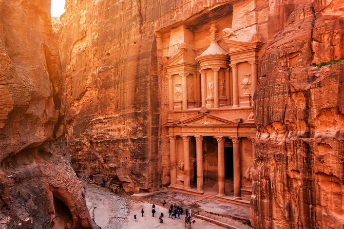 Full-Day Private Tour in Petra and Wadi Rum from Aqaba - Continuing to Wadi Rum’s sandstone valleys