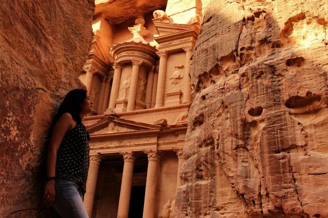 Full-Day Private Tour in Petra with Hotel Pick-Up - Entering Petra through the Siq