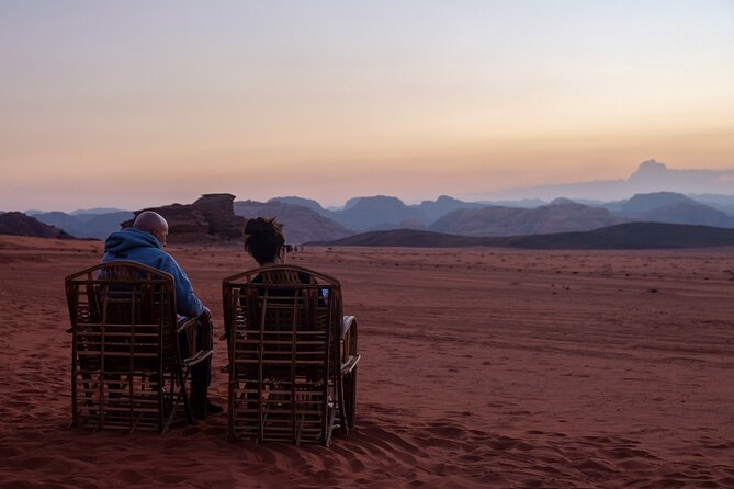 Half day Jeep Tour in Wadi Rum incl. water and Bedouin tea - The Small Arch and a simple photo challenge
