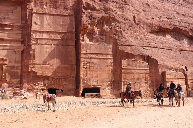 Literary tourism experience in Petra - Day Two: A Tour Guide, a Nabatean Carver, and Quiet Readings