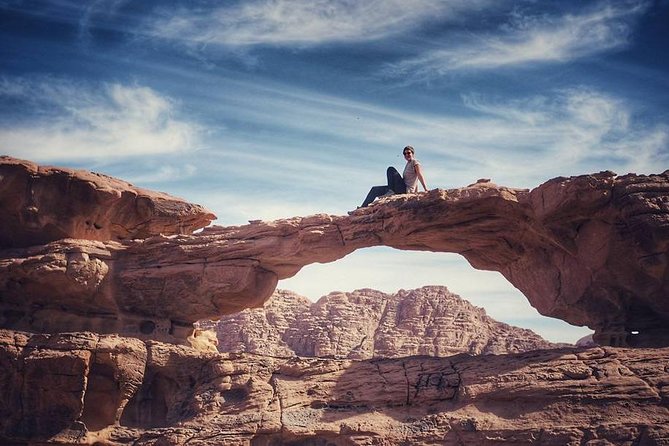 One Day Tour Wadi Rum - Petroglyphs and traces of earlier life