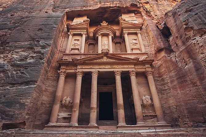 Petra Day Tour - Walking Through Bab Al-Siq and the Water Channels