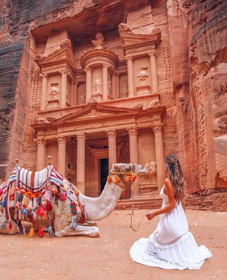 Petra Full-Day Private or Group Tour From Amman - Entering Petra and reaching Al-Khazneh