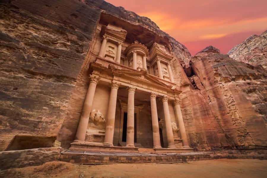 Petra & Wadi Rum: Full Day Private Tour with Hotel Pickup - Why combine Petra and Wadi Rum?