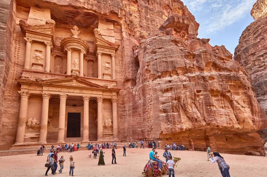 Petra & Wadi Rum: Full Day Private Tour with Hotel Pickup - Guides, comfort, and family practicality
