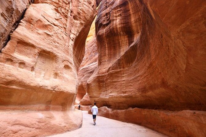 Petra & Wadi Rum Overnight of Transportation& Baptism Site Visit - Entering Petra Through the 1.2-Kilometer Siq