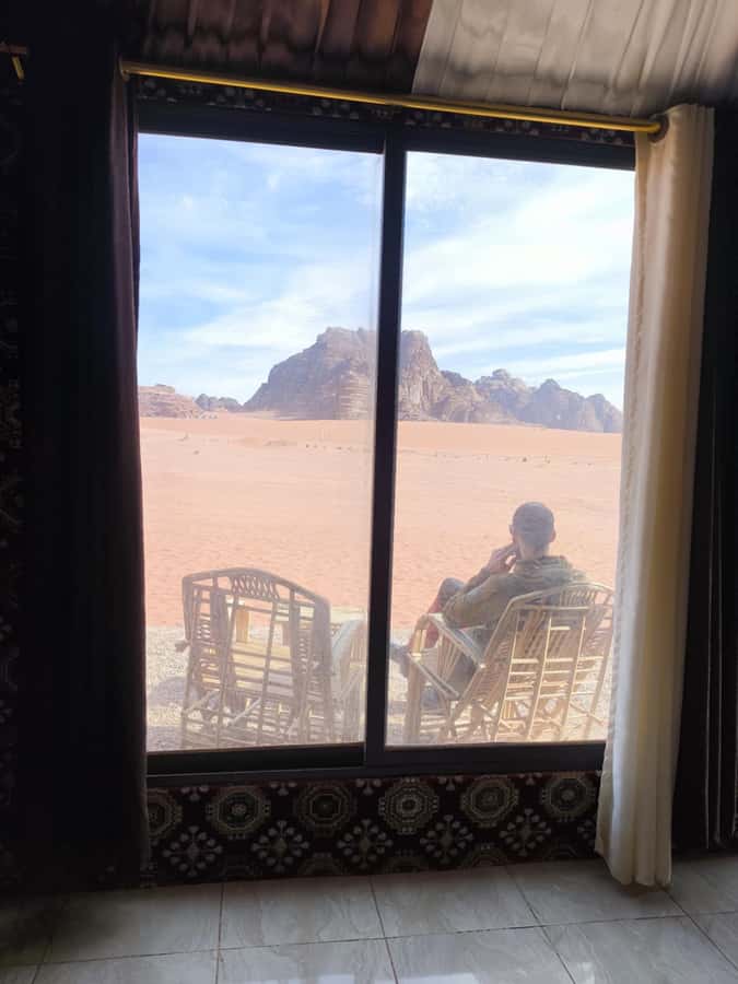 Wadi Rum: 1-Night Jeep Tour with Dinner and Breakfast - A 14-hour Wadi Rum experience at a sensible price