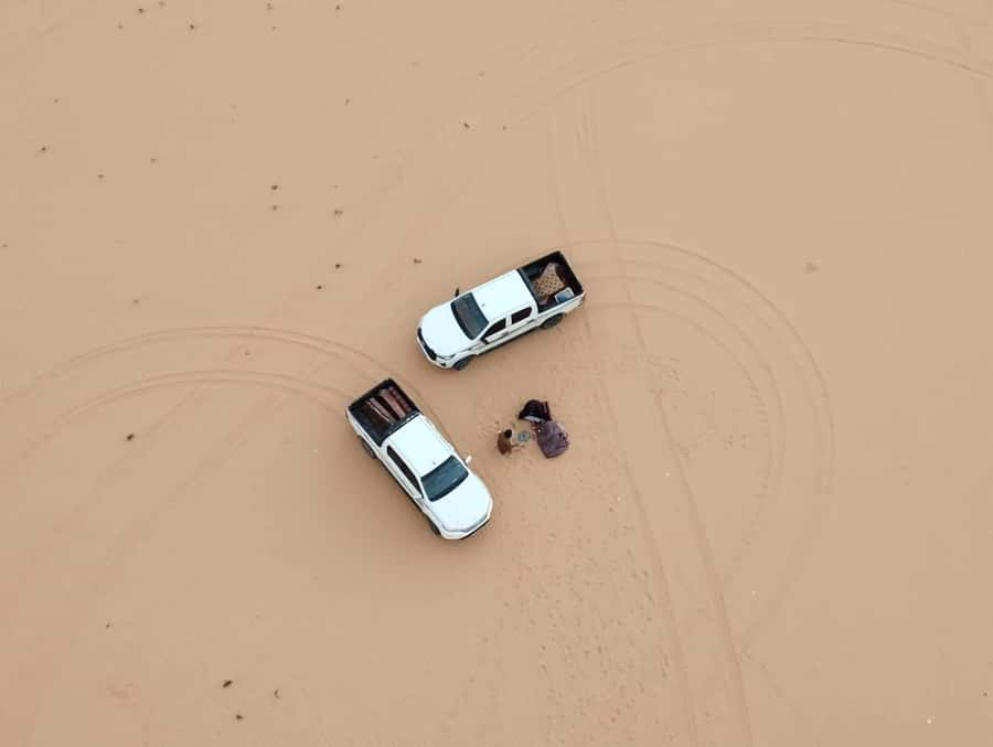 Wadi Rum: 1-Night Jeep Tour with Dinner and Breakfast - Khazali Canyon: rock walls and a short walk