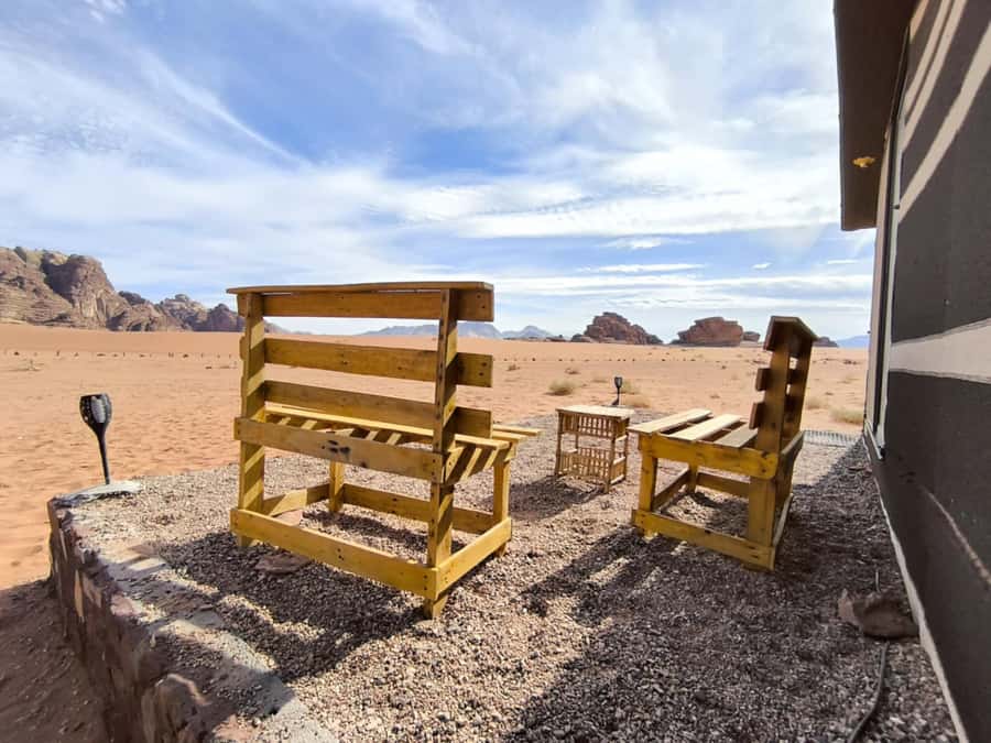 Wadi Rum: 1-Night Jeep Tour with Dinner and Breakfast - Dinner, firelight, and a night in the desert