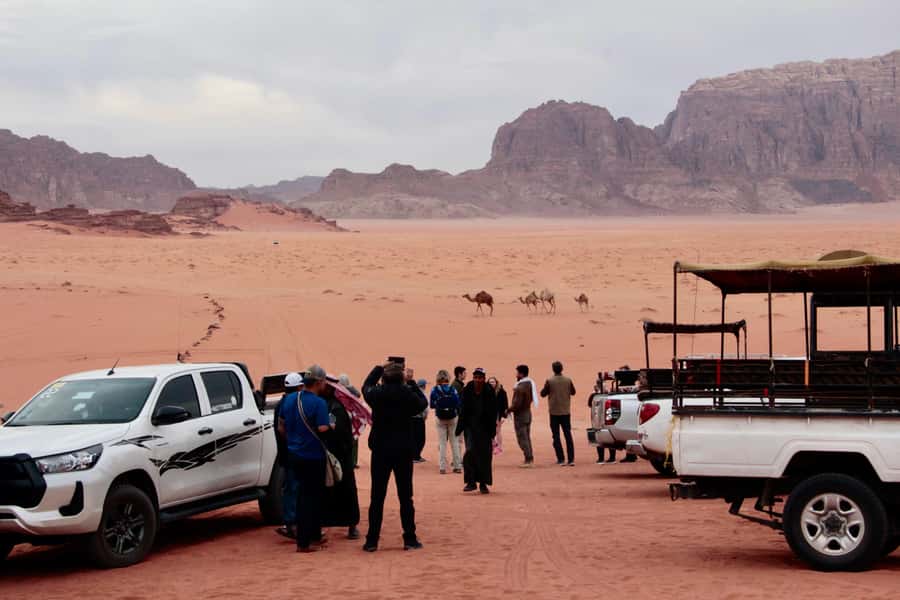 Wadi Rum: 2nights|3Day all-inclusive BedouinDesertExperience - Day one: Khazali Canyon, red dunes, and sunset