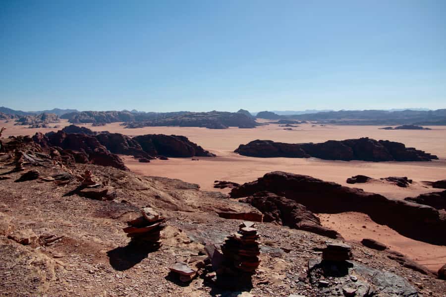 Wadi Rum: 2nights|3Day all-inclusive BedouinDesertExperience - Day two: a four to six-hour trek at your pace