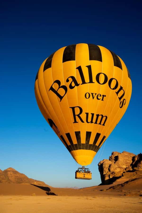 Wadi Rum: Balloons Over Rum - Tea, coffee, and the balloon inflation