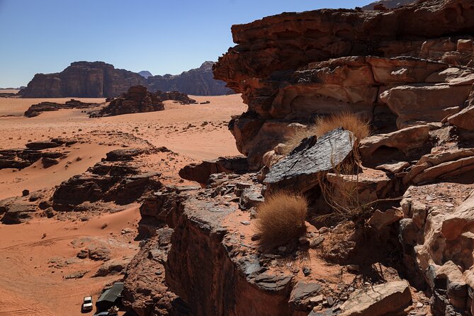 Wadi Rum: Explorer 5 Hour Jeep Tour PASS + Bedouin Tent + Meal - Khazali Canyon, Little Bridge, and Lawrence House