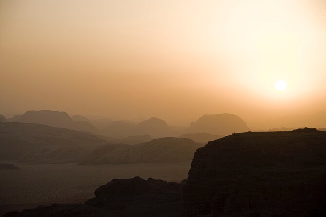 Wadi Rum: Explorer 5 Hour Jeep Tour PASS + Bedouin Tent + Meal - Um Frouth Rock Arch or the sunset viewpoint