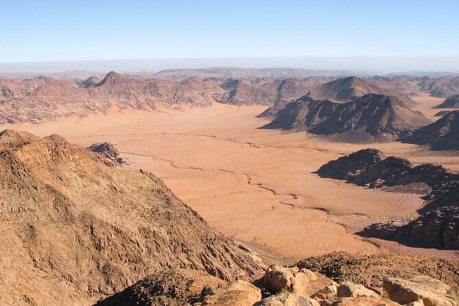 Wadi Rum: Mountain Hike with Lunch & Scenic Valley Tour - Picnic lunch under desert shade
